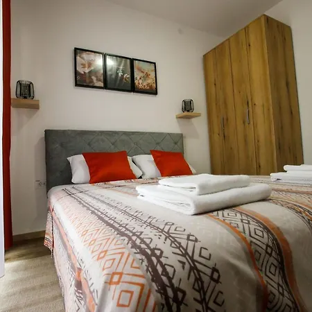 Paratetis 1 Apartman