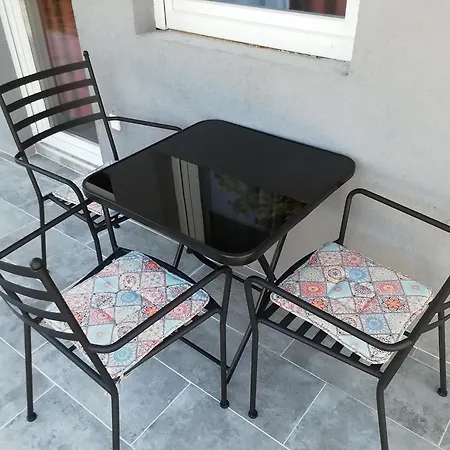 Paratetis 1 Apartman